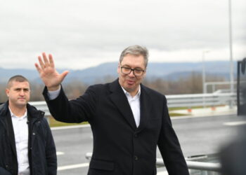 Serbët drejt kutive të votimit në vitin 2026/ Vuçiç plotëson kërkesën për zgjedhje të parakohshme