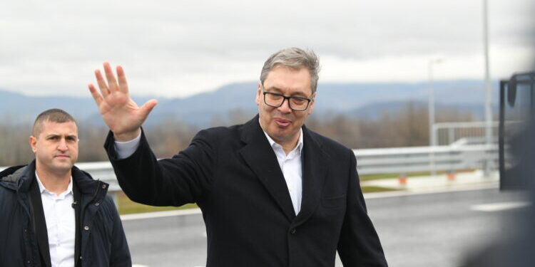 Serbët drejt kutive të votimit në vitin 2026/ Vuçiç plotëson kërkesën për zgjedhje të parakohshme