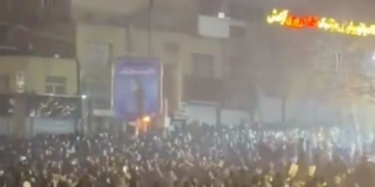 Prokurori i Përgjithshëm i Iranit paralajmëron protestuesit: Do dënoheni me vdekje si armiq të Zotit