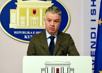 “Durana, një nga evazionet më të mëdha”, Bozdo akuzon: Qeveria përzgjedh kompanitë, vjedh paratë dhe…