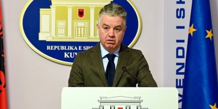 “Durana, një nga evazionet më të mëdha”, Bozdo akuzon: Qeveria përzgjedh kompanitë, vjedh paratë dhe…