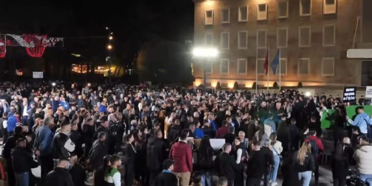 1350 efektivë në terren, Kryeministria ‘vishet’ me gardh metalik/ Çfarë do ndodhë në protestë?