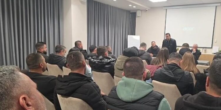 “S’e kam të lehtë të fle në trotuar, por kemi zgjedhur të luftojmë”, Lapaj flet në Berat për protestën e 31 janarit