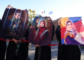 Regjimi qëllon mbi turmën e protestuesve në Iran/ 65 viktima, mbi dy mijë arrestime, spitalet në kolaps