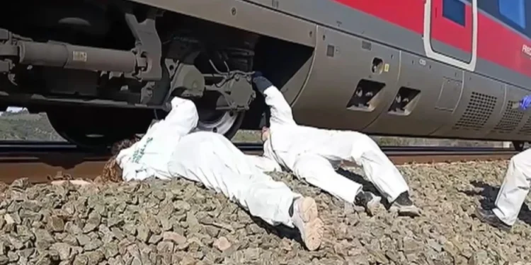 Shkon në 42 numri i viktimave nga përplasja e dy trenave në Spanjë, një tjetër trup i pajetë gjendet nën rrënoja