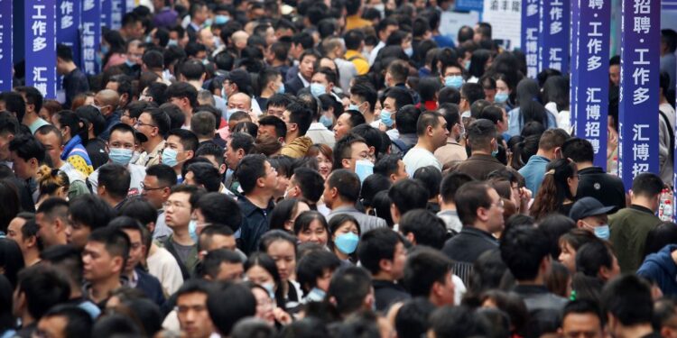 Problemet e Kinës: Rritje më e dobët dhe rënia rekord e numrit të lindjeve