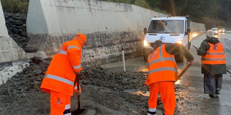 Moti i keq në vend, ARRSH: Probleme në disa akse rrugore, kontraktorët në terren 24/7