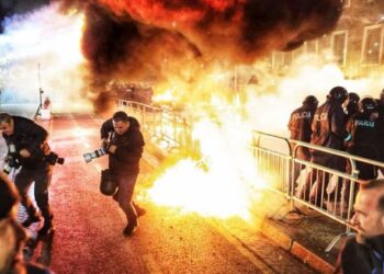 “Molotovi, armë vdekjeprurëse! Të futet në Kodin Penal”, Erjon Braçe reagon për protestën e opozitës