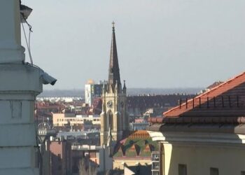 Vuçiç dhe Daçiç kënduan këngë çetnike, reagon ashpër raportuesi për Serbinë në PE: Me këta njerëz nuk shkoni në BE