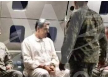 Me pranga në duar, kjo është fotografia e parë e Maduros pasi u kap nga amerikanët