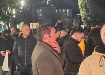 Berisha “tradhtohet” nga një tjetër aleat, Jenisheri i bashkohet protestës së Lapajt