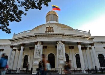 Historike në Venezuelë, Parlamenti hap tregun e naftës, merr fund monopoli i Çavizmit