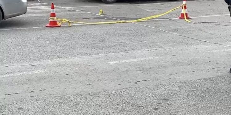 22-vjeçari aksidenton me makinë të moshuarin te vijat e bardha në Vlorë