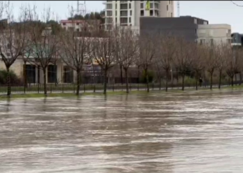 Reshje të dendura, përmbytet edhe burgu i Durrësit
