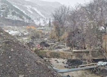 Bllokohet shkarkuesi në aksin Pogradec–Qafë Thanë, vijon puna për hapjen e një korsie emergjence për makinat