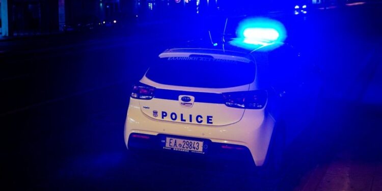 Tre persona hapin zjarr para biznesit të shqiptarit në Greqi, plagoset pronari dhe i biri