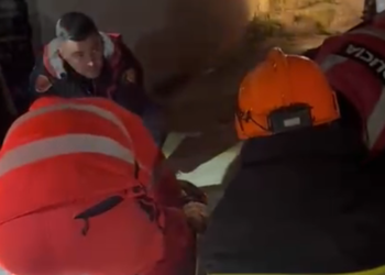 Shkrumbohet shtëpia në Gjirokastër, brenda ndodhej një e moshuar! Si u arrit të shpëtohej nga Zjarrfikësja