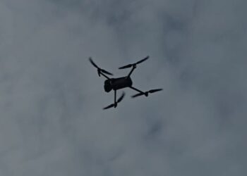 Të bllokuar prej orësh në zonën e përmbytur, ngrihet droni për lokalizimin e dy barinjve në Fier