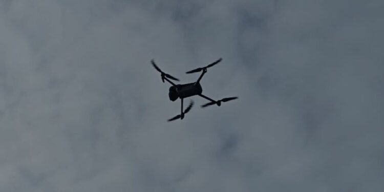 Të bllokuar prej orësh në zonën e përmbytur, ngrihet droni për lokalizimin e dy barinjve në Fier