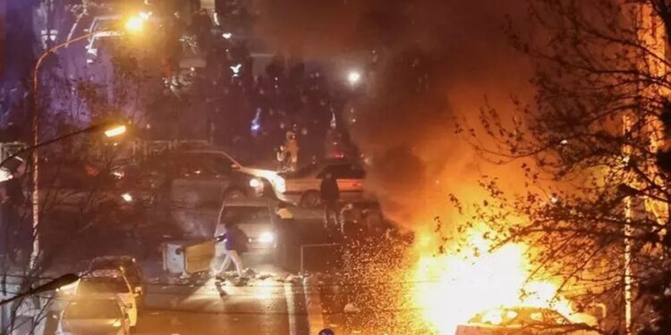 Mbi 12 mijë viktima në Iran, Trump: Vazhdoni protestat, ndihma po vjen! Rusia paralajmëron pasoja katastrofike