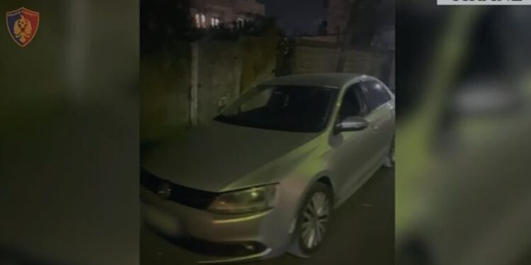Mashtroi rojën e vendparkimit se ishte pronari i automjetit, arrestohet 18-vjeçari në Tiranë
