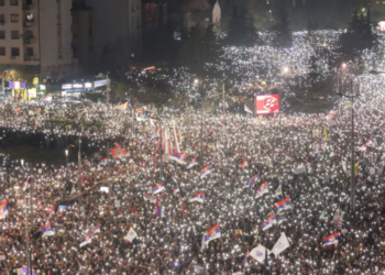 Pretendimet për përdorimin e “topit zanor” gjatë protestës antiqeveritare, Brukseli i bën sërish thirrje Serbisë të hetojë
