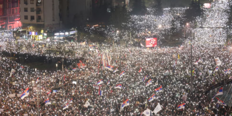 Pretendimet për përdorimin e “topit zanor” gjatë protestës antiqeveritare, Brukseli i bën sërish thirrje Serbisë të hetojë