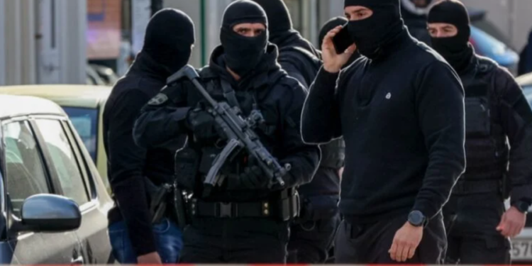 I vendosën tritol diskotekës në Greqi, arrestohen dy vëllezërit shqiptarë. Dëshmia: 5 mijë euro për ta shpërthyer