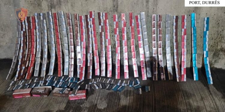 Tentoi të kalonte kontrabandë 37 steka cigaresh elektronike, arrestohet në Durrës 59-vjeçari