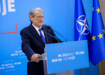 Berisha njofton protestën e radhës: Ju pres pas një muaji në Tiranë që të shpëtojmë Shqipërinë