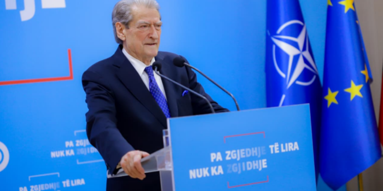 Berisha njofton protestën e radhës: Ju pres pas një muaji në Tiranë që të shpëtojmë Shqipërinë