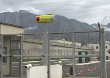 150 të dënuar transferohen nga burgu i Fushë Krujës, në Durrës dhe Peqin (VIDEO)