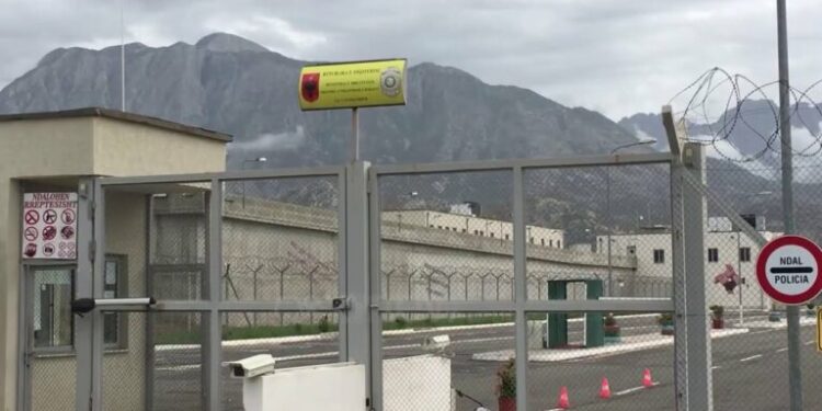150 të dënuar transferohen nga burgu i Fushë Krujës, në Durrës dhe Peqin (VIDEO)