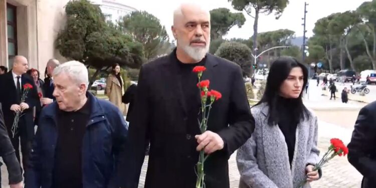 “Para 21 Janarit, çështjet e tjera si kafet e Nexhmies”, Rama sulmon Berishën e Bashën: S’kishte rrezik për VIP-in e ngujuar dhe karafilin ambulant