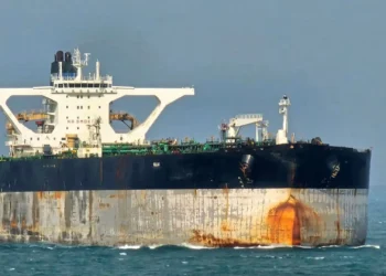 Trump “nuk i ndan sytë” nga Venezuela, forcat detare amerikane ndjekin anijen cisternë për ta sekuestruar