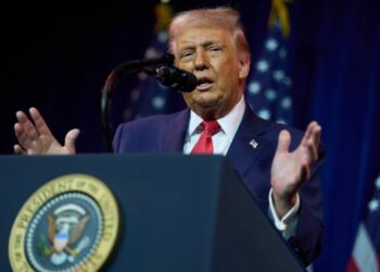 Vrasja e një gruaje nga oficeri i emigracionit, Trump: Ishte për vetëmbrojtje!