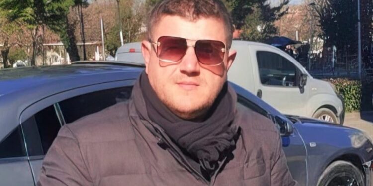 FOTO- Ky është polici i burgut në Elbasan që fuste drogë në qeli kundrejt pagesës (EMRI)