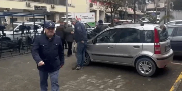 21 janari, gazetari Artan Hoxha paraqitet në SPAK, dorëzon audio-përgjimin origjinal: Vrasjet nuk janë kryer nga pakujdesia, por me urdhër