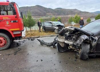 Aksident i rëndë në aksin Gjirokastër-Tepelenë/ 3 të vdekur nga përplasja e dy automjete