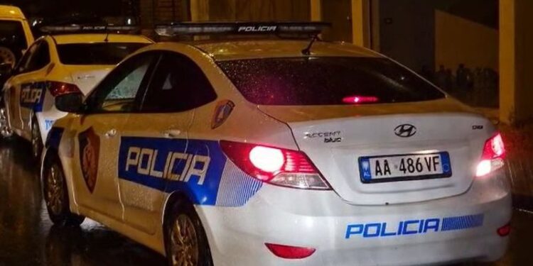 Aksidenti me tre të vdekur në Tepelenë, Policia jep detaje: Dy shoferët 24 dhe 25 vjeç humbën jetën në vend