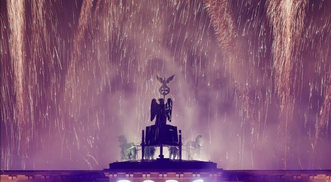 Bota mirëpret vitin e ri, spektakël fishekzjarrësh nga Azia në SHBA (FOTO)