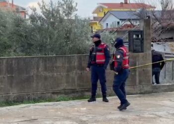 “Punonin bashkë burrë e grua”, flasin fqinjët në Orikum: Jemi të tronditur nga ngjarja, na ra si bombë