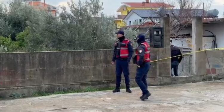 “Punonin bashkë burrë e grua”, flasin fqinjët në Orikum: Jemi të tronditur nga ngjarja, na ra si bombë