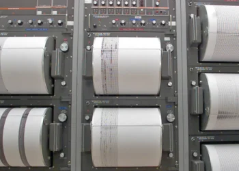 Tërmeti me magnitudë 6.5 ballë godet Meksikën. Momenti kur presidentja e vendit ndërpret konferencën