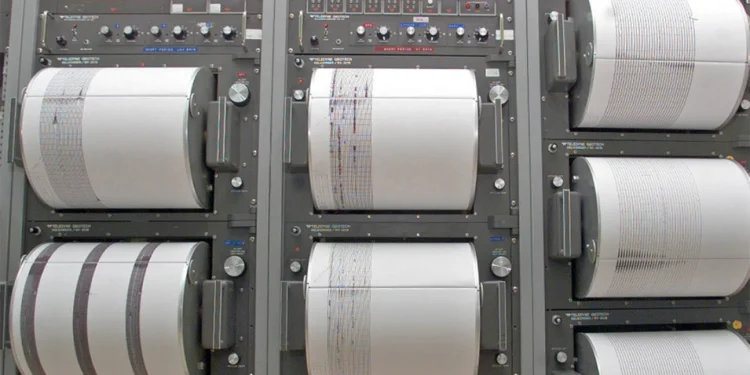 Tërmeti me magnitudë 6.5 ballë godet Meksikën. Momenti kur presidentja e vendit ndërpret konferencën