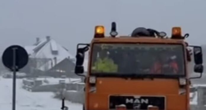 Reshjet e borës dhe shiut përfshinë vendin/ Rama: Strukturat në terren për të garantuar qarkullim dhe siguri