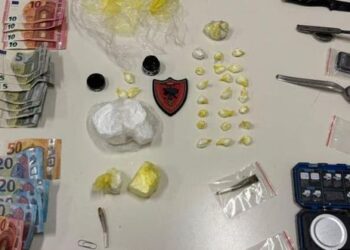 Prozhektori i prishur i dritave të makinës zbulon bazën e drogës, në pranga shqiptari në Itali