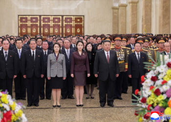 Vajza e Kim Jong-un viziton mausoleumin shtetëror, a do jetë pasardhëse e babait?