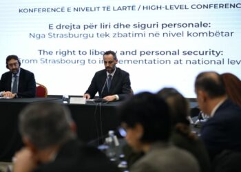 Shqipëria me një nga përqindjet më të larta të paraburgimit në Europë, Lamallari me ekspertët e KiE: “Të ndahemi” nga politika e ashpër penale