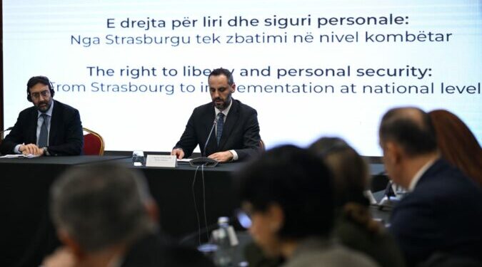 Shqipëria me një nga përqindjet më të larta të paraburgimit në Europë, Lamallari me ekspertët e KiE: “Të ndahemi” nga politika e ashpër penale